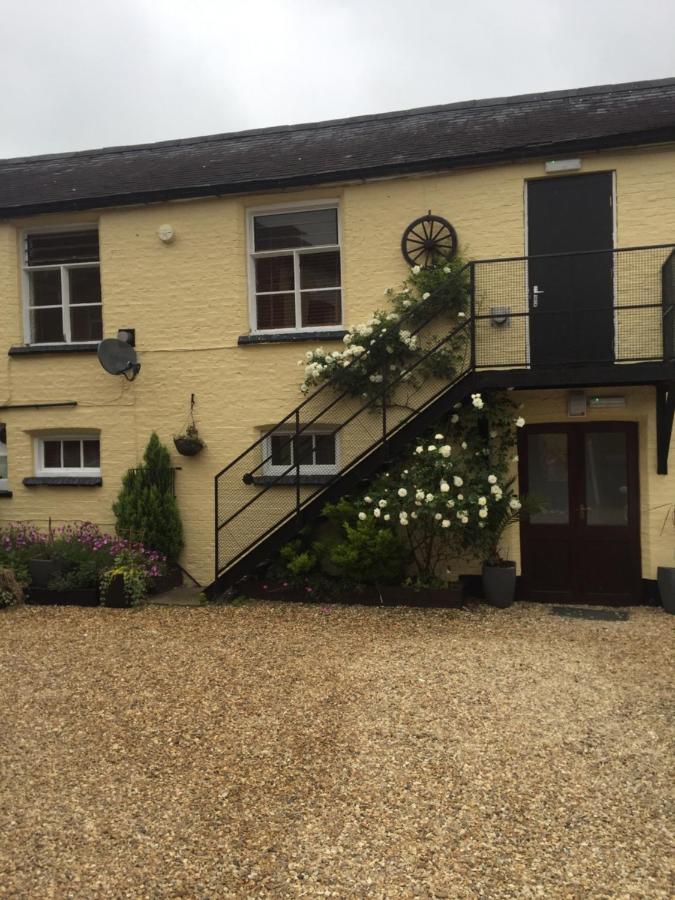 The Coach House At The Bull Inn Milton Keynes Buitenkant foto